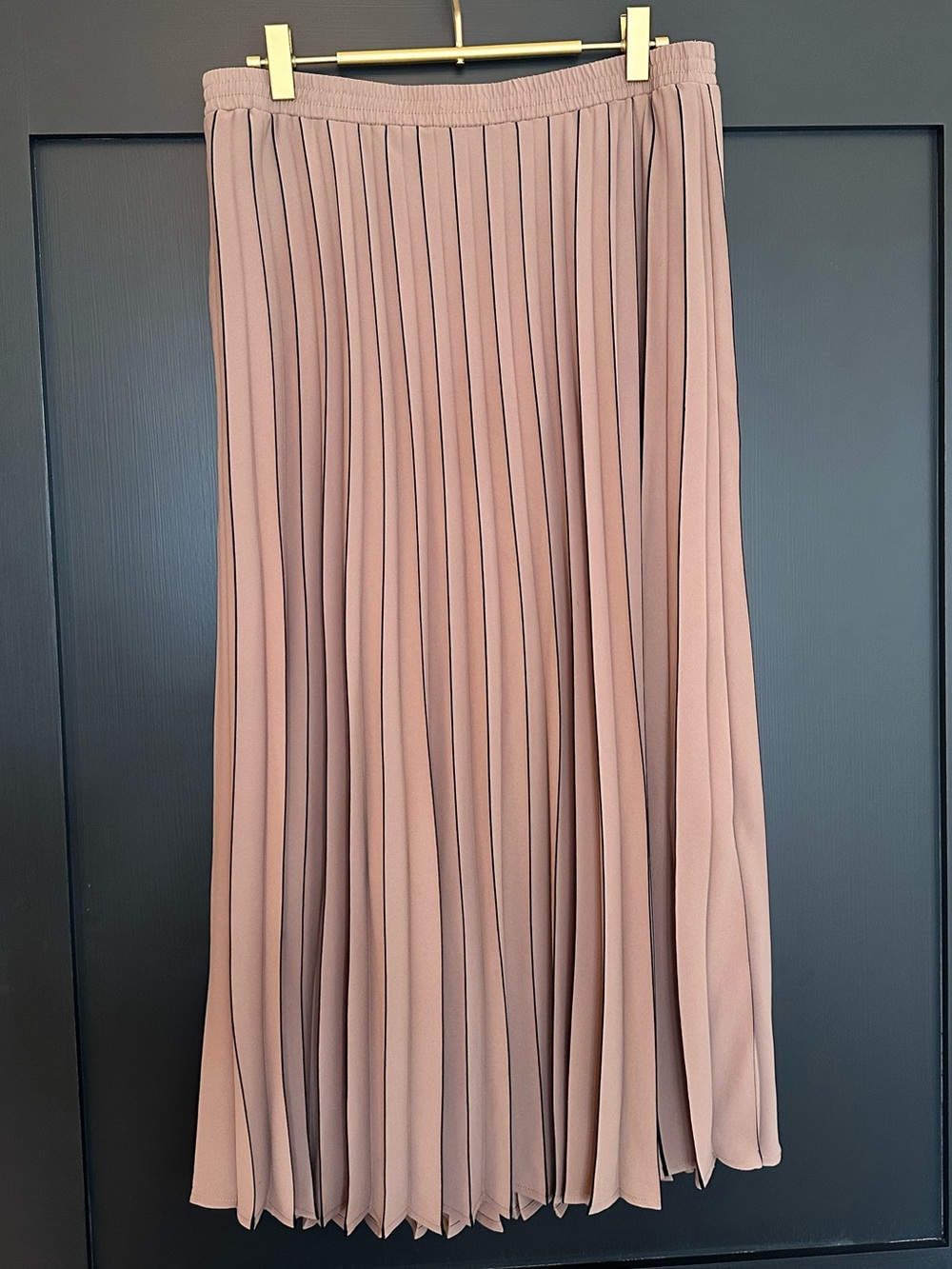 ADRIANNA PAPELL Pleated Midi Skirt - beige with black pinstripes / size Medium